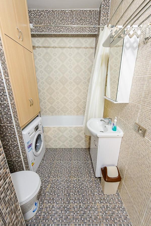 Apartment Оn Makatayeva 5 B Almaty Luaran gambar